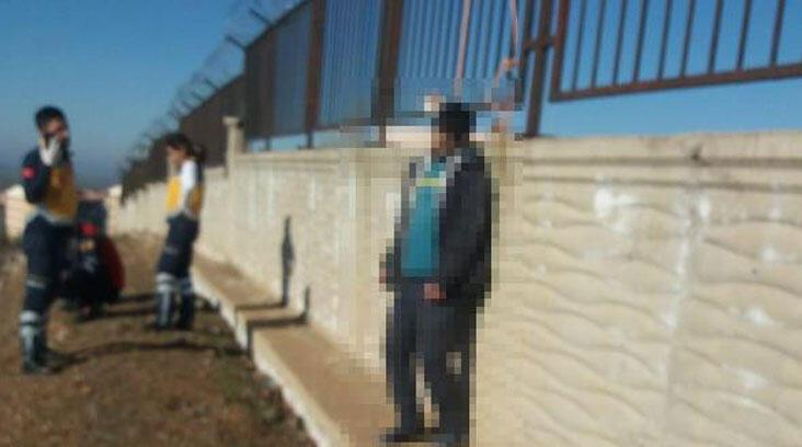 Demir korkuluklara iple asılı halde ölü bulundu