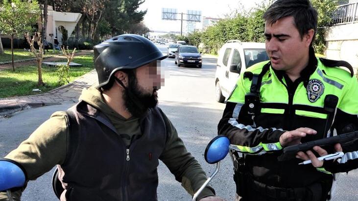 Polislere ehliyetsiz yakalandı, yardıma gelen arkadaşı da ehliyetsiz çıktı