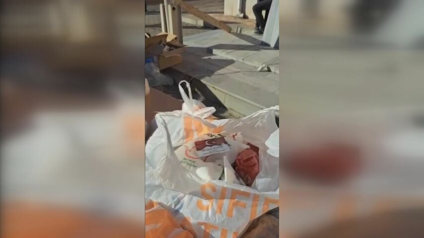 Almanların deprem bölgesine gönderdiği yardımlardaki kartlar dikkat çekti