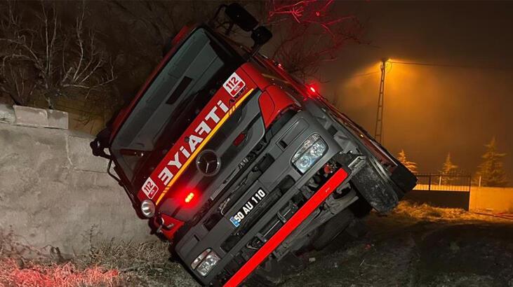 Yangına müdahale eden itfaiye aracı devrildi