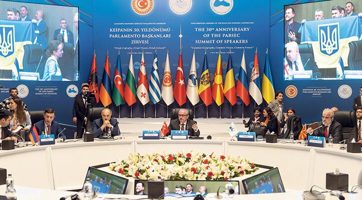 ‘Bazı Batılı ülkeler savaş bitmesin istiyor’