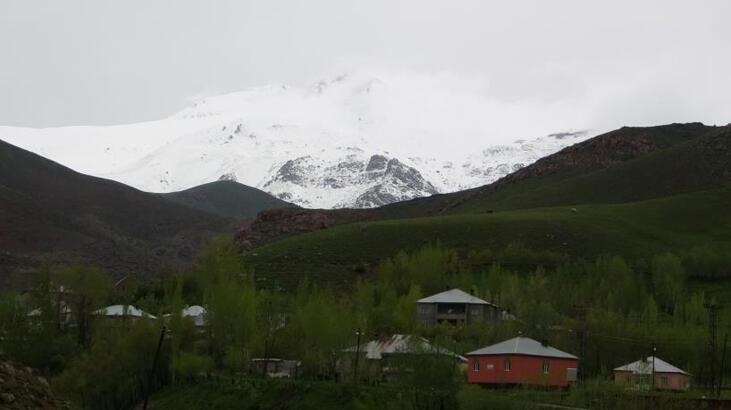 Mayıs ayının son haftasında şaşırtan görüntü! Dağlar beyaza büründü