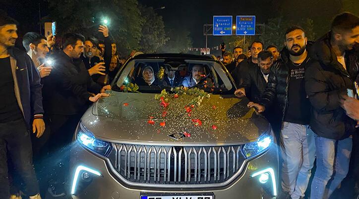 Yalova’da Türkiye’nin yerli ve milli ilk otomobili Togg’a yoğun ilgi