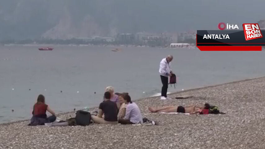 Antalya’da dün karada sörf yapıp, bugün denizde yüzdüler