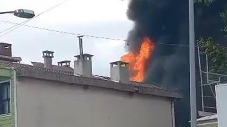 Fatih’te atık deposunda yangın