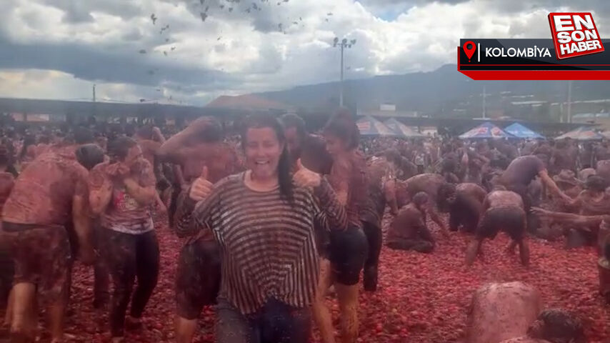 Kolombiya’da düzenlenen festivalde domates savaşı
