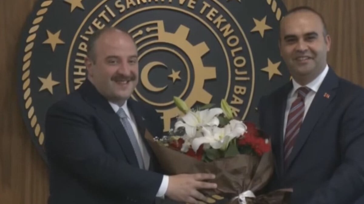 Mustafa Varank görevini Mehmet Fatih Kacır’a teslim etti