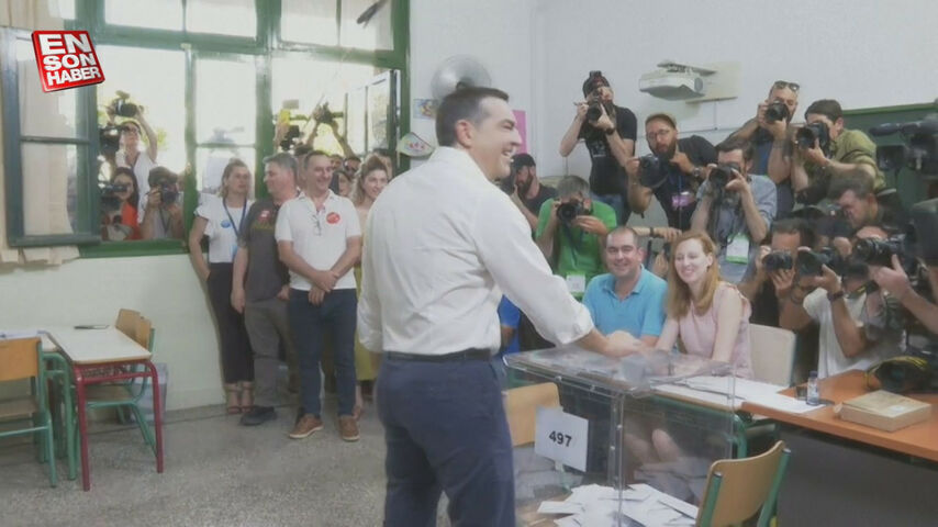 Yunanistan’da Miçotakis ve Çipras oylarını kullandı