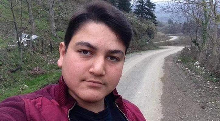 Balkonda oturuyordu… 18 yaşındaki genç maganda kurşunu yüzünden öldü