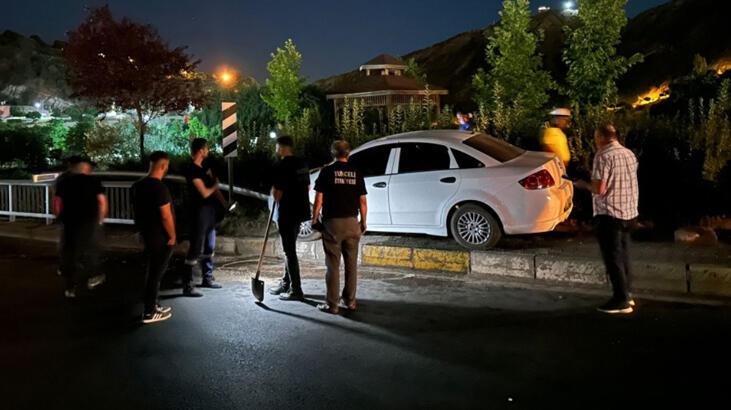 Otomobil köprü üzerinde kaza yaptı! Sürücü kayıp