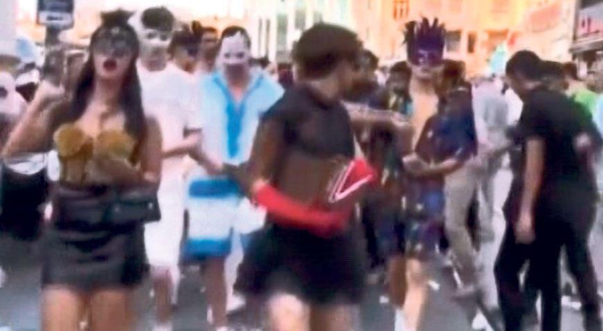 Sokakta para dağıtanlar villada gözaltına alındı