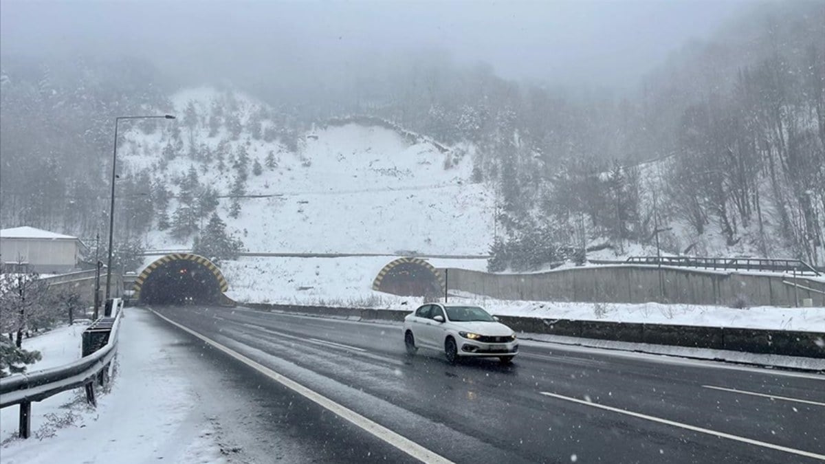 Batı Karadeniz için kuvvetli kar uyarısı: İstanbul’un dibine kadar geldi