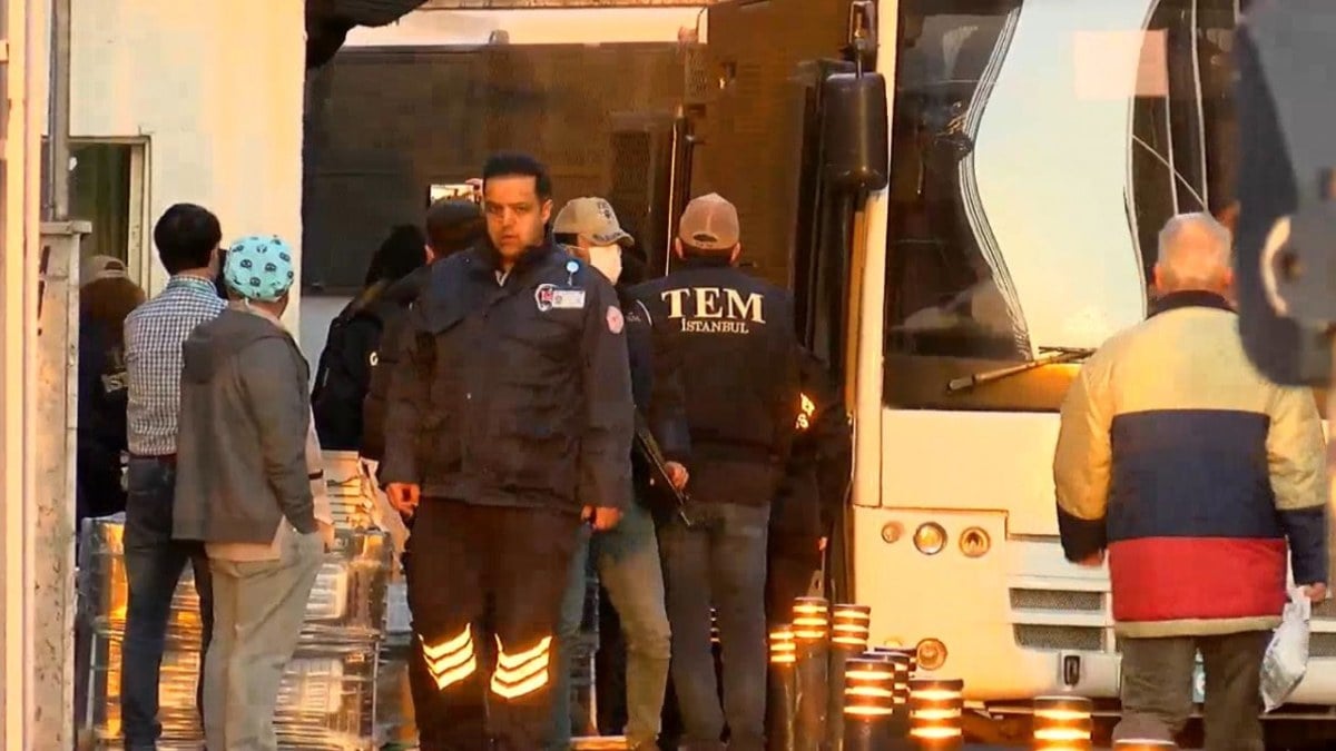 İstanbul’daki terör saldırısında gözaltına alınanlar adliyeye sevk edildi