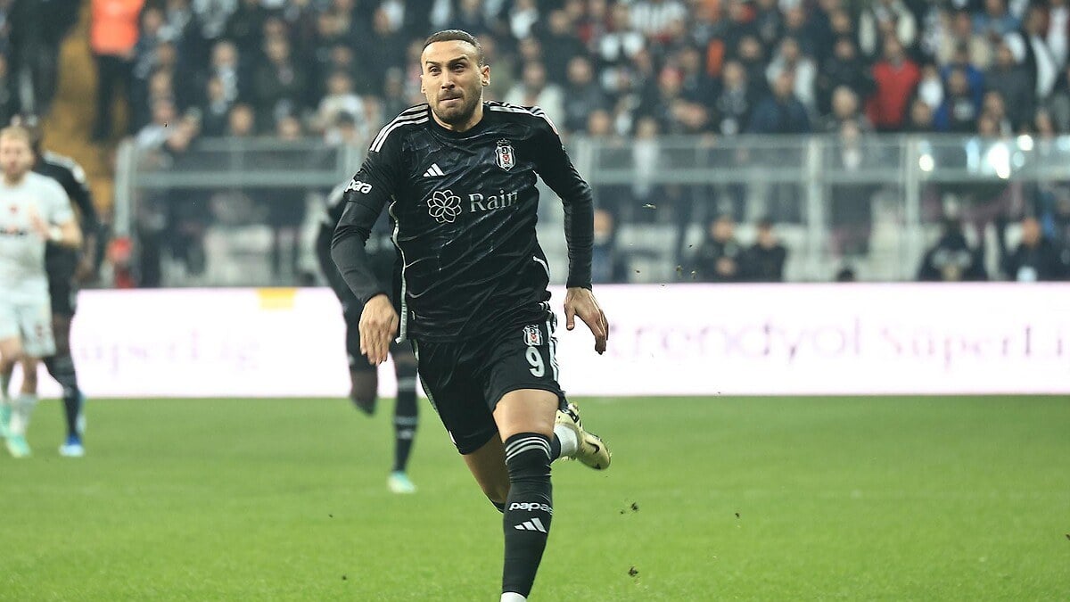 Cenk Tosun’un penaltılarla başı dertte! Yine kaçırdı…