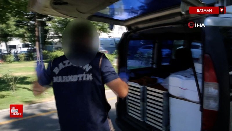 Batman’da kadayıf tepsileri arasında esrar yakalandı