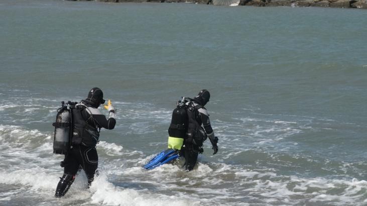 Tatile gelmişti feci olay! Baba dalgalarla açığa sürüklendi, oğlunu sahildekiler kurtardı