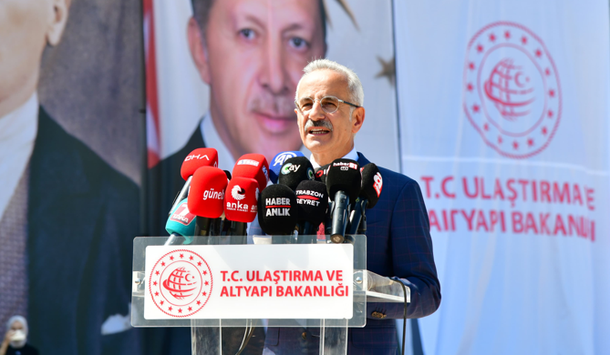 Bakan Uraloğlu: Bu yıl 230 milyon üstünde yolcu taşıyacağımızı öngörüyoruz