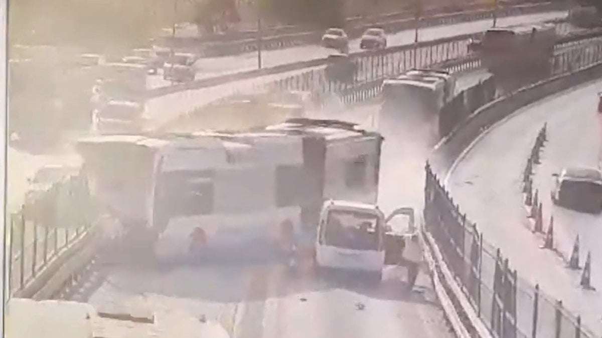 İstanbul’da metrobüslerin çarpışma anından yeni görüntü