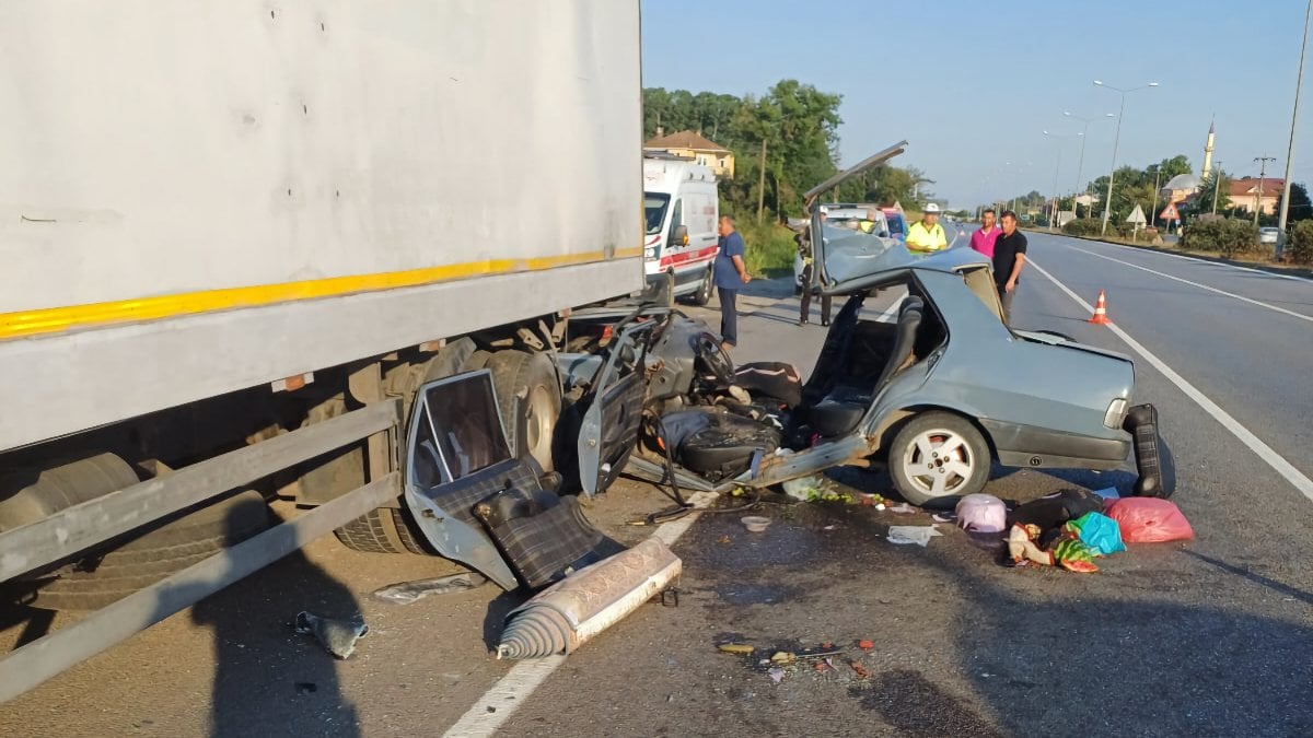 Samsun’da kamyona çarpan otomobil, can aldı