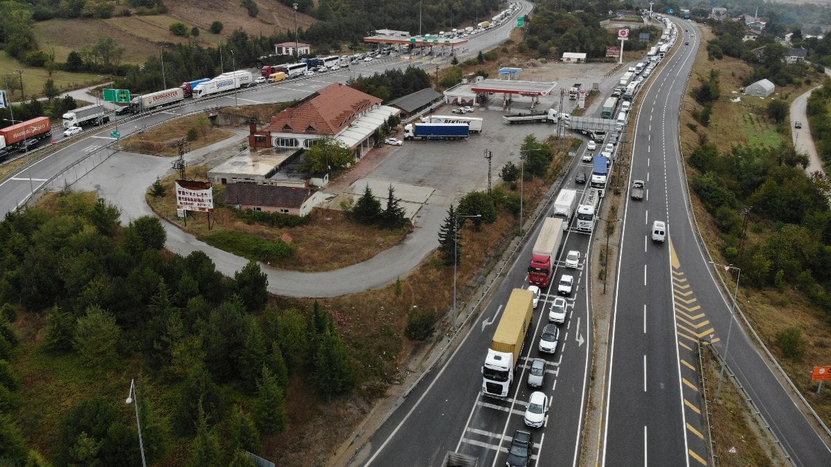 Bolu Dağı’nda uzun araç kuyrukları oluştu