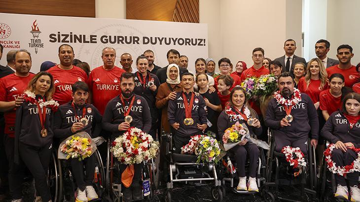 Paralimpik Oyunları’nda tarih yazan milliler yurda döndü!