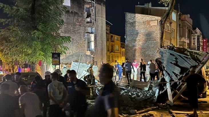 SON DAKİKA! Fatih’te 3 katlı bina büyük bir gürültüyle çöktü