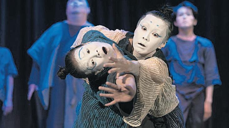 Tüm sınırlar sahnede yıkılıyor