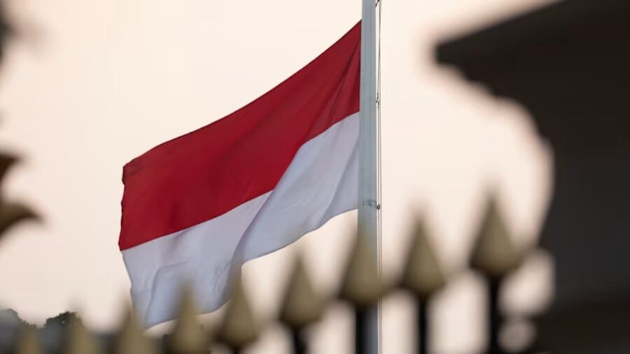 Endonezya’da yolcu otobüsü devrildi: 16 ölü